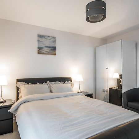 City View Apartment Bedford Exteriör bild