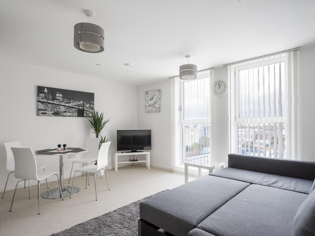 City View Apartment Bedford Exteriör bild