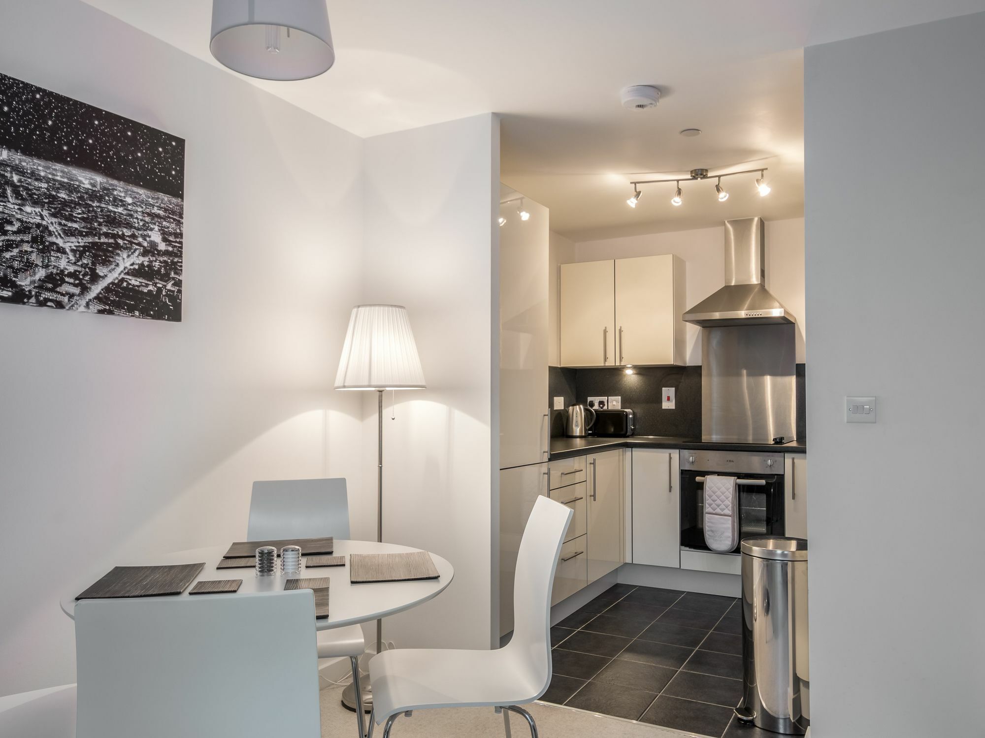 City View Apartment Bedford Exteriör bild